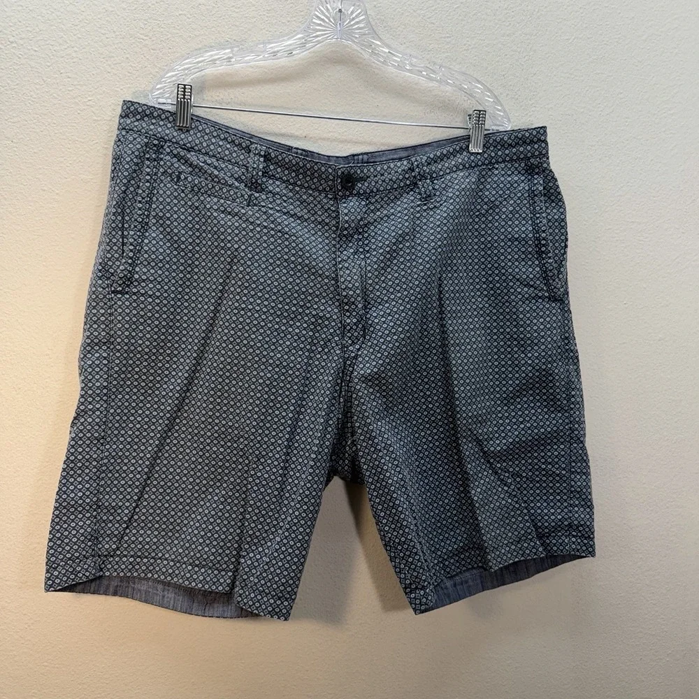 Tommy Bahama Chino Shorts Reversible Cotton Lyocell Preppy Size 40 Tropical‎